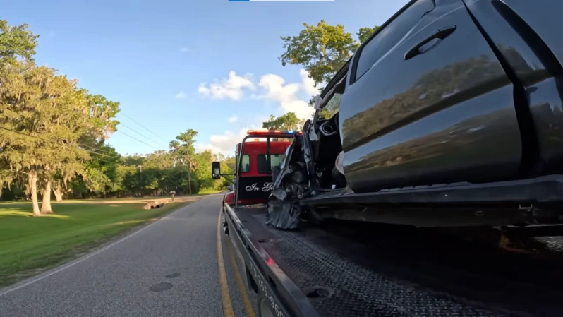 Flatbed tow truck recovering a vehicle with transmission failure on US-280 near the Pisgah.